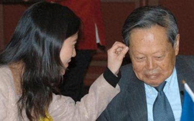 ​2004年，杨振宁和启功谈书法：我岳父杜聿明的字也很好