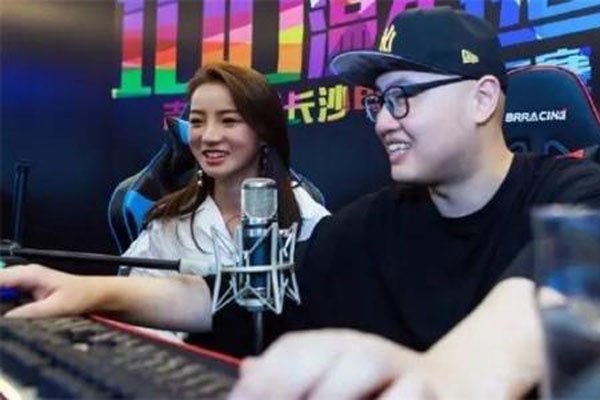 冯提莫结过婚是真的吗 冯提莫饼干狂魔结婚真假