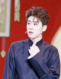 ​张云雷个人资料：他是郭德纲二婚妻子王惠的表弟，张云雷怎么从南京站摔下去的