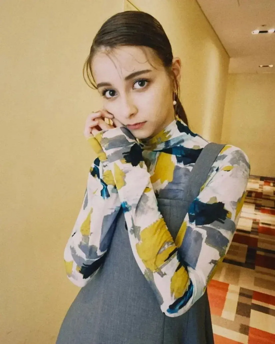 号称五国混血大美女：岚莉菜，无邪中的些许诱惑