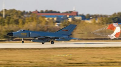 ​中国空军独苗歼8战机，雷达性能不输苏27，高空侦察至今无法替代