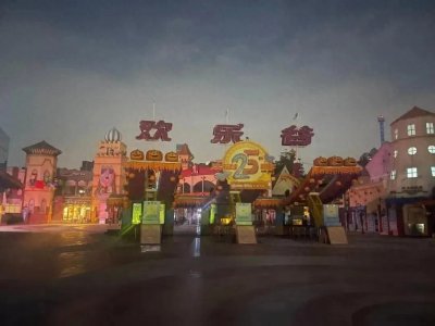 ​昨晚深圳欢乐谷过山车发生碰撞，现场惨不忍睹，画面如死神来了