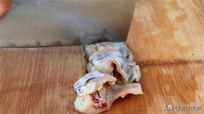 ​鳕鱼这样做非常适合孩子吃，制作简单，上桌就怕吃撑到
