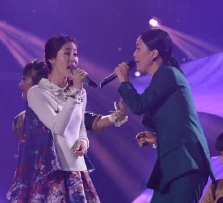 戚薇整容前后照片(戚薇10年前的原装脸)