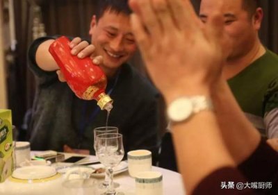 ​乙醇可以勾兑白酒吗(工业乙醇勾兑的白酒)