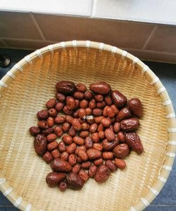 ​红枣生的是什么虫，红枣夏天怎么保存比较好,不会生虫子？