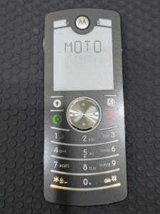 ​经典回顾：史上第一款电子墨水屏手机 —— 摩托罗拉 F3