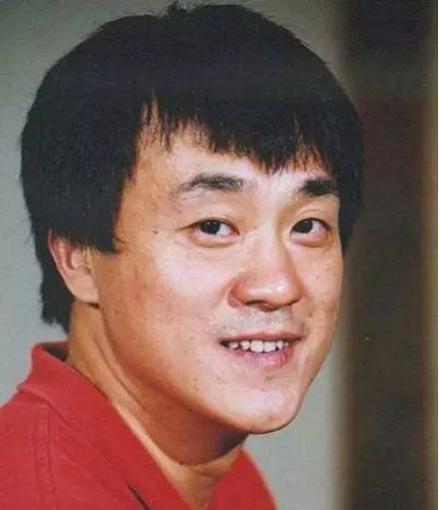 演员何冰的“消失”，是整个娱乐圈的“悲哀”