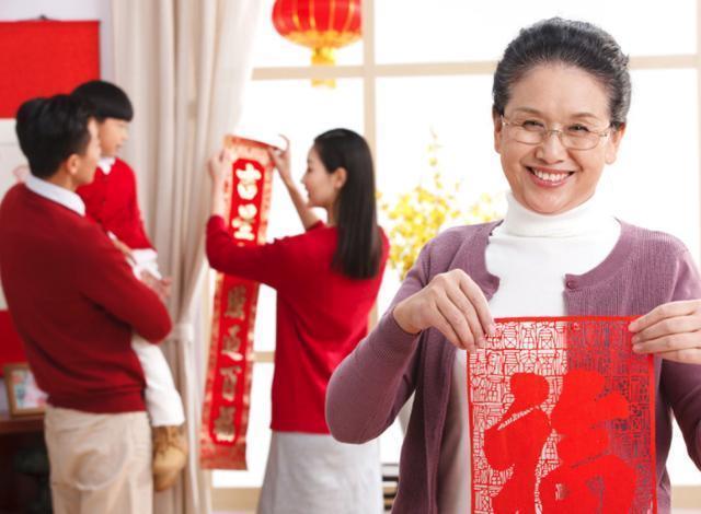 建议大家：大年三十贴对联，记住这三点，红红火火过大年