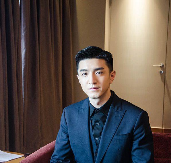 金瀚恋情曝光！互相痴迷对方好身材，当街摸腰摸腹肌！