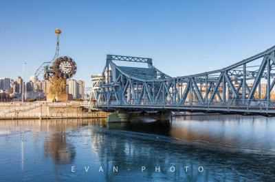 ​世纪钟是天津市为迎接新世纪，天津市最具关注度的标志性建筑之一