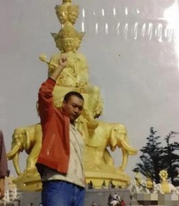 ​44岁知名作者知秋去世，创作《历史的尘埃》的他，背后经历了什么