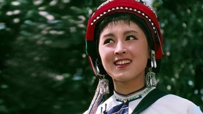 ​“阿诗玛”杨丽坤：从“第一美人”到“精神失常”，是谁害了她？