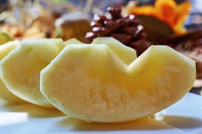 ​盐源苹果，四川省盐源县特产，中国国家地理标志产品。盐源苹果皮