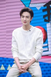 ​官鸿“恋爱导师”上线手撕绿茶女 点评陈瑶跳广场舞