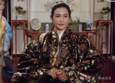 ​为什么那么多人都在真情实感地悼念郑佩佩？