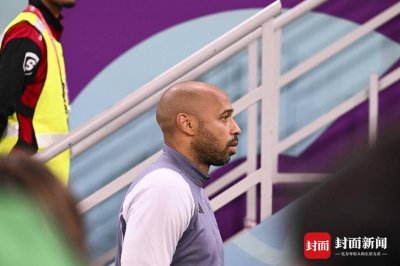 ​无法低调！比利时助教亨利抢了主教练风头