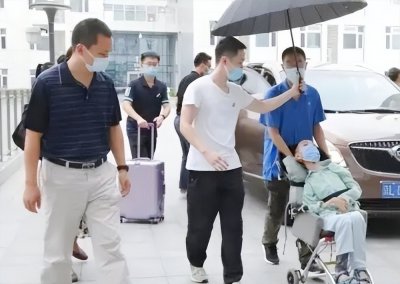 ​2021年，仅18公斤的渐冻症男孩邢益凡，被北航录取，现在怎样了