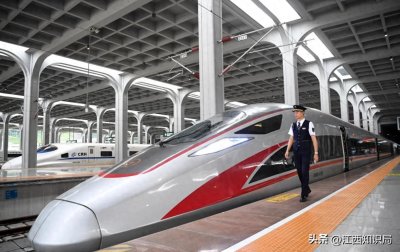 ​重庆至香港高铁，G319次列车耗时约7小时，停靠9个站