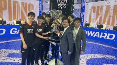 ​EDG夺冠的背后老板：700亿地产的继承人，给每位队员送一套豪宅