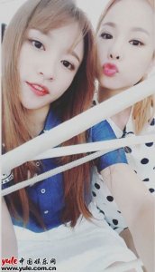 ​EXID率智生日HaNi送祝福 两人自拍清纯美貌吸睛