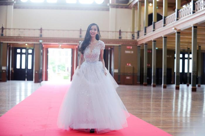 熊黛林孕肚照被晒出,网友:离开了郭富城,熊黛林更幸福!