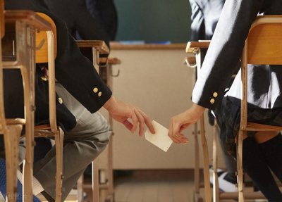 ​橡皮接收器、米粒耳机背后的法律雷区，多地警方跨省追捕产业链