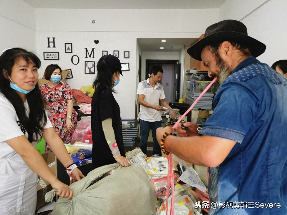 武汉网红“板车哥”帮公益团队打包搬运,曾为孩子行万里募善款