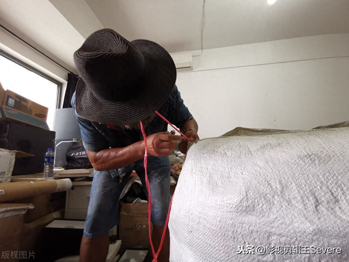 武汉网红“板车哥”帮公益团队打包搬运,曾为孩子行万里募善款