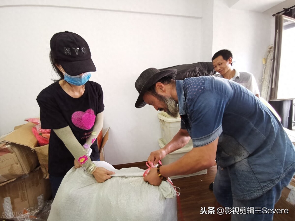 武汉网红“板车哥”帮公益团队打包搬运,曾为孩子行万里募善款