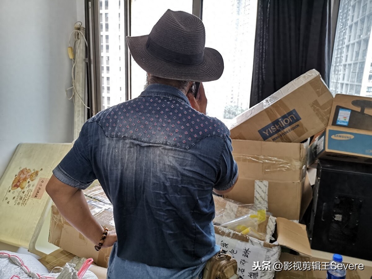 武汉网红“板车哥”帮公益团队打包搬运,曾为孩子行万里募善款