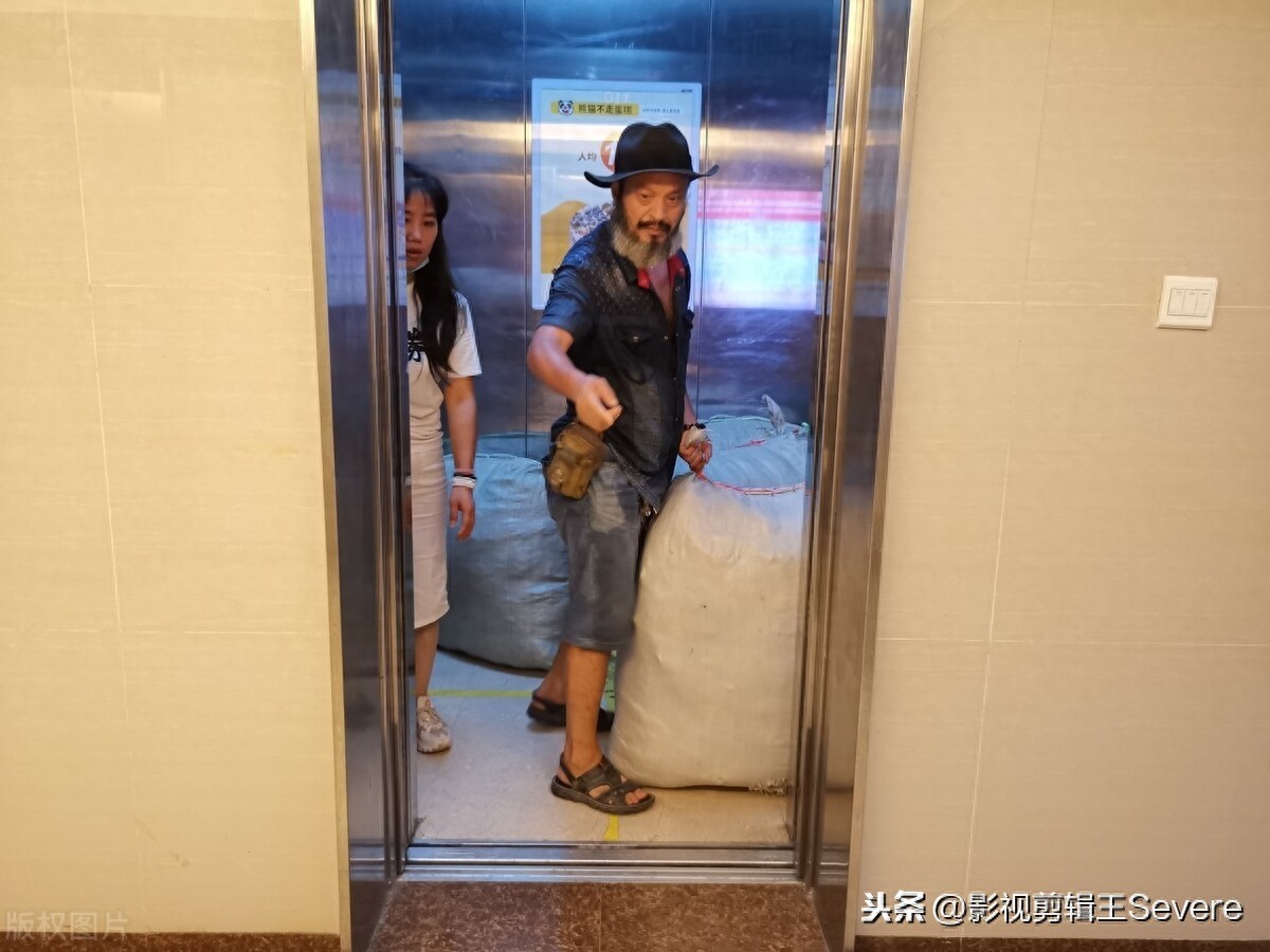 武汉网红“板车哥”帮公益团队打包搬运,曾为孩子行万里募善款