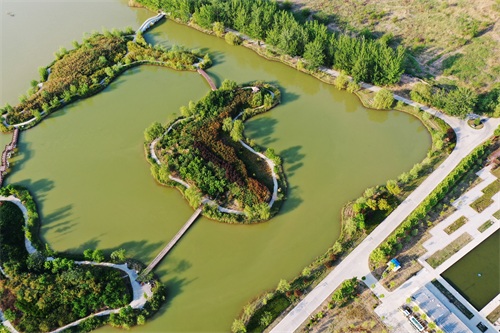 黄河岸边有一圣天湖，被称仙乡圣水四季有景，投资2亿元建成这样