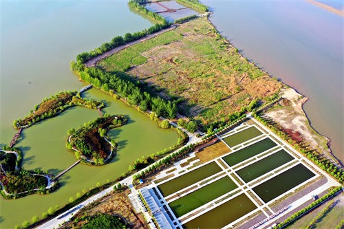 黄河岸边有一圣天湖，被称仙乡圣水四季有景，投资2亿元建成这样