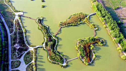 黄河岸边有一圣天湖，被称仙乡圣水四季有景，投资2亿元建成这样