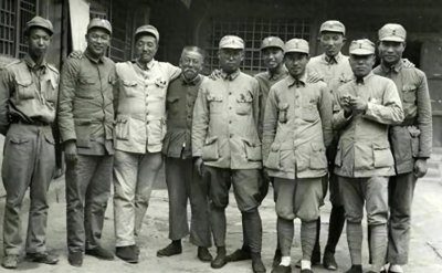 ​八路军留守兵团指导员，建国后授少将，51岁任上海警备区政委