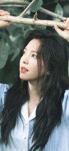 ​“持美行凶”的章若楠因王思聪的关注而走红，她的才华和外貌都让人赞叹不已