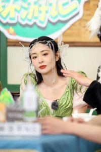 ​高叶cos蝴蝶仙子 红唇配蝴蝶发饰尽显温柔