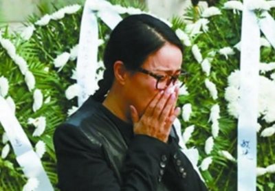 ​姚贝娜去世6年，当初在葬礼上泣不成声的那英，为何被骂得那么惨