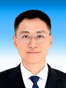 ​80后李晨阳，兼任市委书记