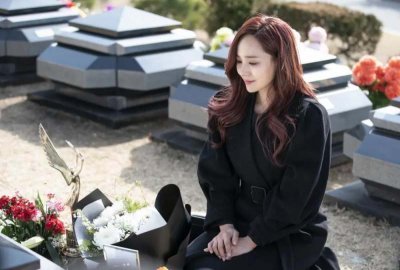 ​顶楼闵雪雅是谁推下去的（韩剧顶楼中，闵雪雅到底是谁杀害的？）