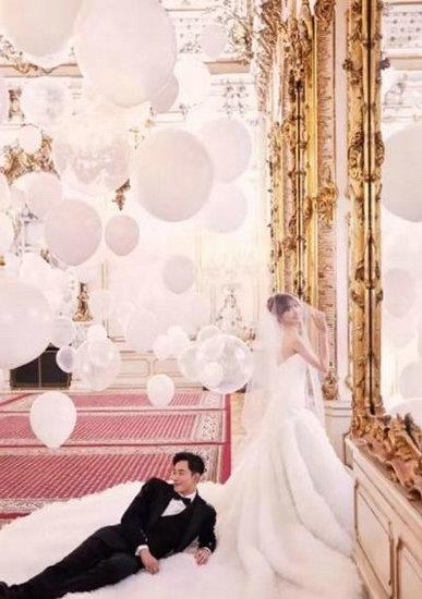 唐嫣与罗晋的婚纱照,浪漫唯美。