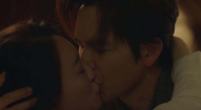 钟汉良真的喜欢李小冉吗(钟汉良李小冉吻戏好虐)(2)