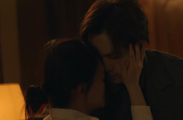 钟汉良真的喜欢李小冉吗(钟汉良李小冉吻戏好虐)(1)