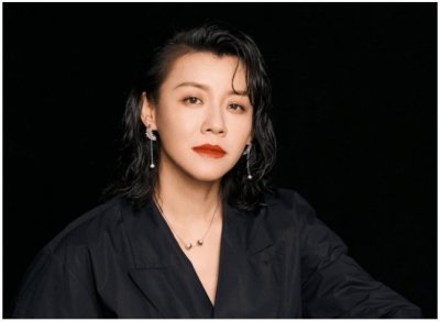 ​刘琳：与名导同居3年被抛弃，转身下嫁给穷小子，48岁被宠为公主