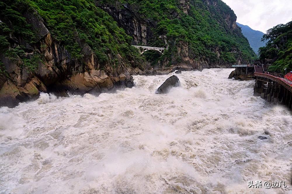 虎跳峡是哪个江(虎跳峡为什么叫虎跳峡)
