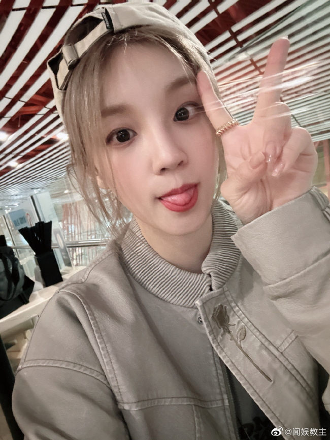 宋雨琦户外氛围感随拍 是美神降临了吗  