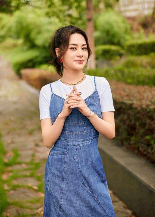 Twins复古姐妹花暖心写真，多彩玻璃映射友谊情深