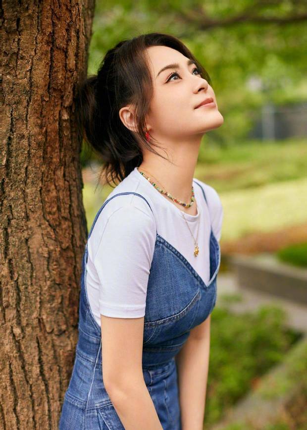 Twins复古姐妹花暖心写真，多彩玻璃映射友谊情深