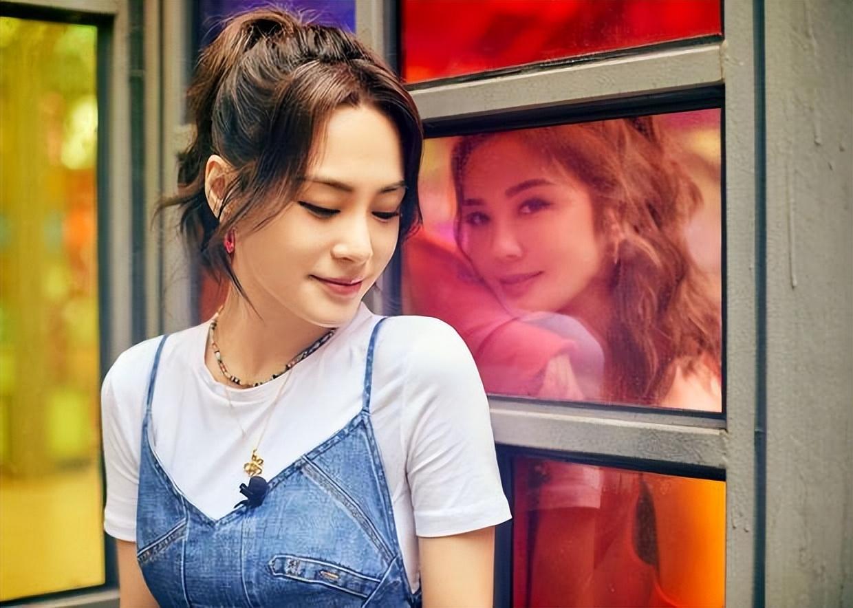 Twins复古姐妹花暖心写真，多彩玻璃映射友谊情深